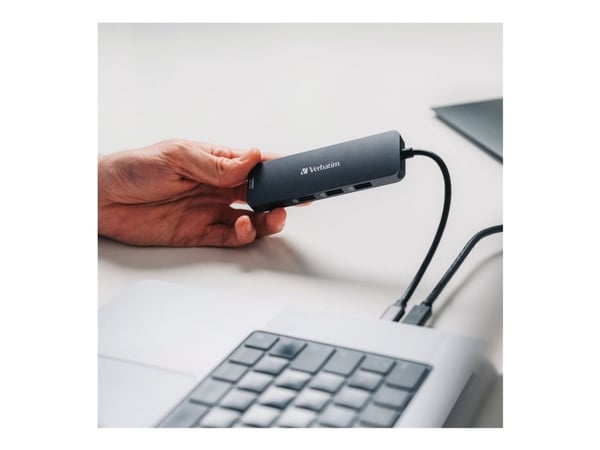 Verbatim CMH 08 - Hub - 1 x HDMI + 1 x USB-C (strømlevering) + 3 x USB-A 3.2 Gen 1 - stasjonær