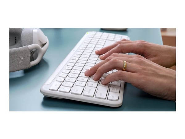 Logitech Signature Slim K950 - Tastatur - 100% - full size - trådløs - Bluetooth 5.1 LE - QWERTY - US International - elfenbenshvit