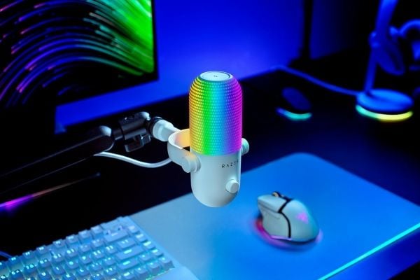 Razer Seiren V3 Chroma White - RGB-USB-mikrofoni, jossa on tap-to-mute-toiminto (RZ19-05060200-R3M1)