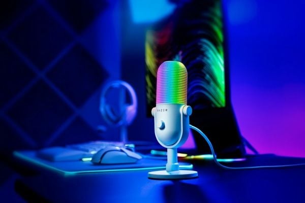 Razer Seiren V3 Chroma White - RGB-USB-mikrofoni, jossa on tap-to-mute-toiminto (RZ19-05060200-R3M1)