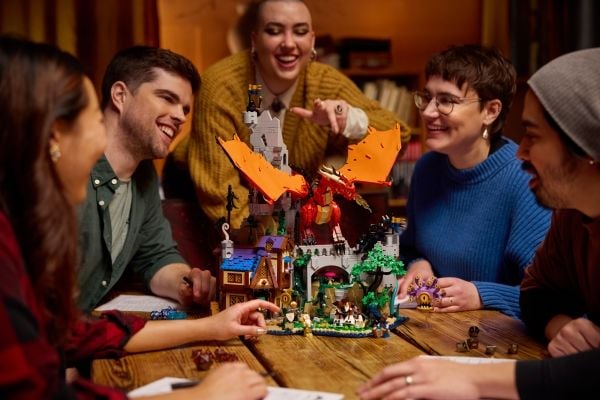 LEGO Ideas 21348 Dungeons & Dragons: Red Dragon's Tale