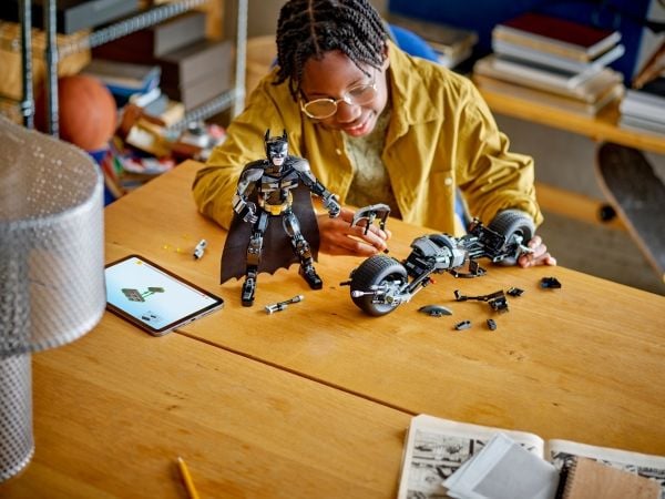 LEGO Super Heroes 76273 Rakennettava Batman™-hahmo ja Batpod-pyörä