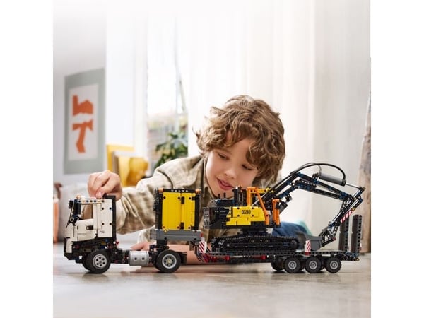 LEGO Technic 42175 Volvo FMX-trailer og EC230 el-gravemaskin