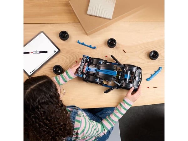 LEGO Technic 42176 Porsche GT4 e-Performance