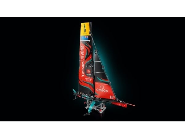 LEGO Technic 42174 Emirates Team New Zealand AC75 yacht