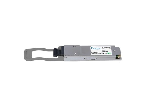 Dell P2XR1-kompatibel BlueOptics QSFP28 transceiver for multimodus 100 gigabit høyhastighets dataoverføringer i fiberoptiske nettverk. Støtter 100 ...