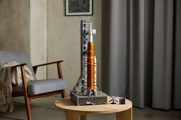 LEGO Icons 10341 NASA Artemis Space Launch System