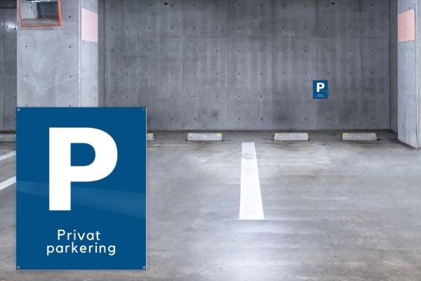 Parkeringsskilt "P+privat parkering" m/huller, 20x25 cm, alu. blå