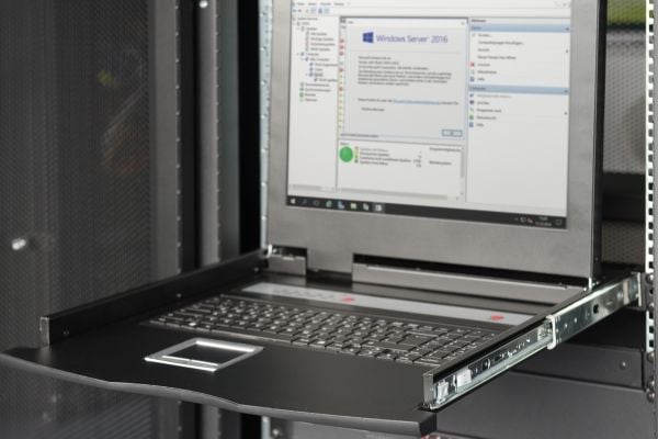 Digitus - KVM-konsoll med KVM-svitsj - 8 porter - US - 17" - kan monteres i rack - 1920 x 1080 Full HD (1080p) @ 60 Hz - 1000:1 - RAL 9005, svart - 1U