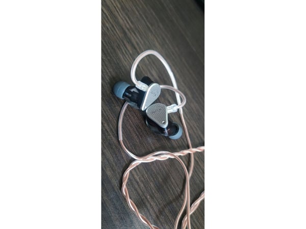 Moondrop Variations IEM-hodetelefoner 1DD+2BA+2EST