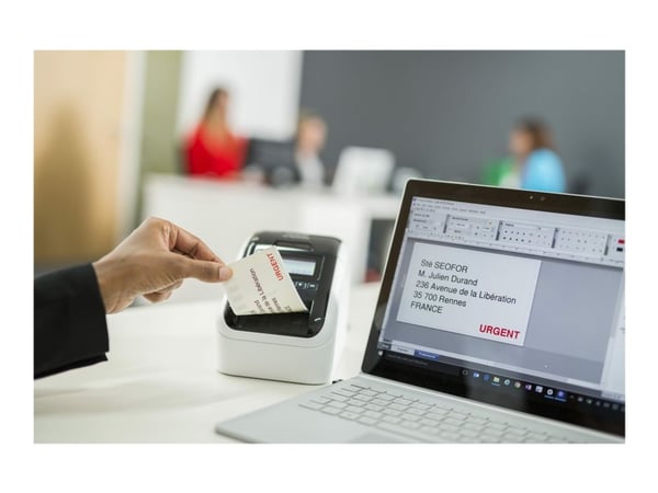 Brother QL-820NWB - Etikettskriver - tofarget (monokrom) - direktetermisk - Rull (6,2 cm) - 300 x 600 dpi - inntil 110 etiketter/min - USB 2.0, LAN...