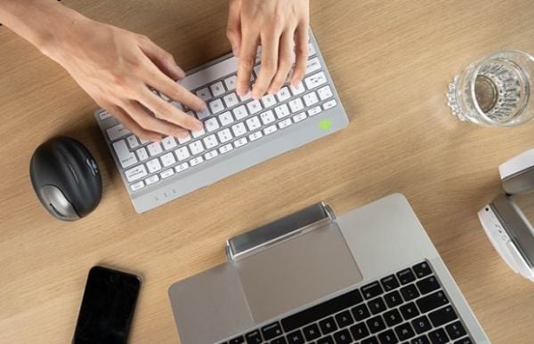 R-Go Compact Break - Tastatur - with integrated break indicator - USB-C - AZERTY - Belgisk - hvit