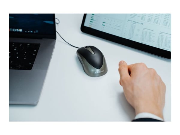 Verbatim Optical Desktop Mouse - Mus - høyre- og venstrehåndet - optisk - 3 knapper - kablet - USB - løsvekt