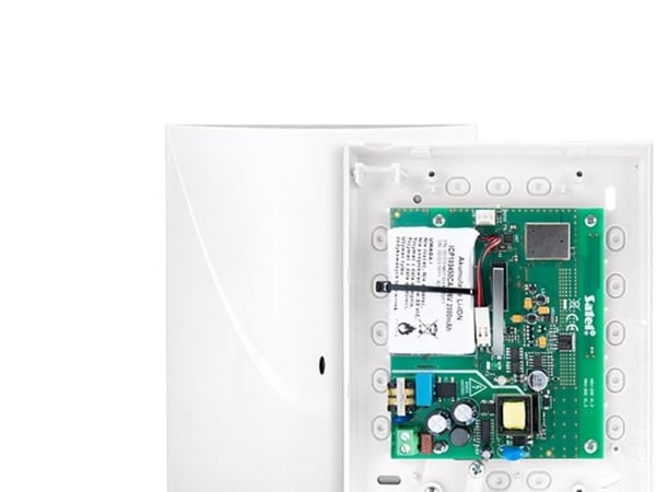 SATEL MRU-300 RADIOSIGNAALIN EDELLEENLÄHETIN