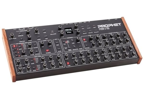 Sequential Prophet Rev2 Desktop 16-voice analog polyfonisk synthesizer