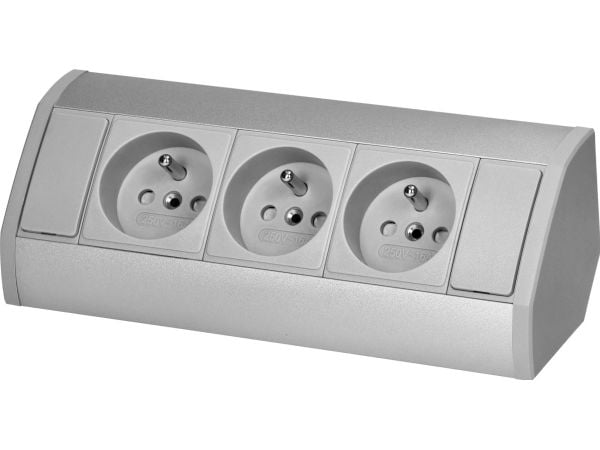 Orno lyslist/innfelt stikkontaktlist 3x2P+Z, grå/sølv