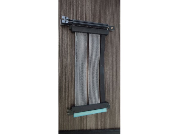 CableMod - PCI Express x16-kabel - PCI Express 4.0 x16 (hunn) til PCI Express 4.0 x16 (hann) - 30 cm - riser - svart