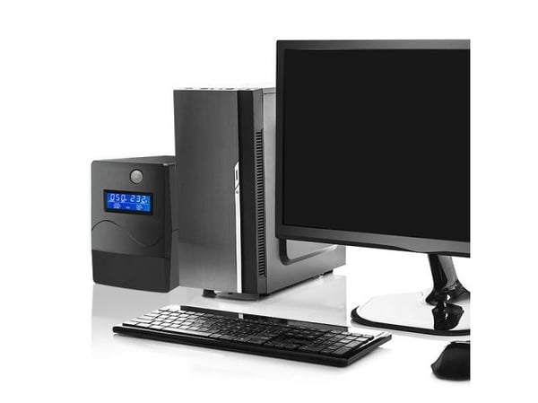 Qoltec Monolith - UPS - AC 140-300 V - 360 Watt - 650 VA - 7 At - USB - utgangskontakter: 2 - svart