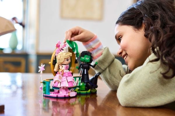 LEGO Wicked 75682 Figurer av Elphaba og Glinda