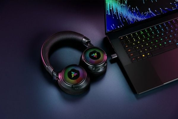 Razer Kraken V4 - Hodesett - full størrelse - Bluetooth / 2,4 GHz radiofrekvens - trådløs, kablet - USB-A, USB-C