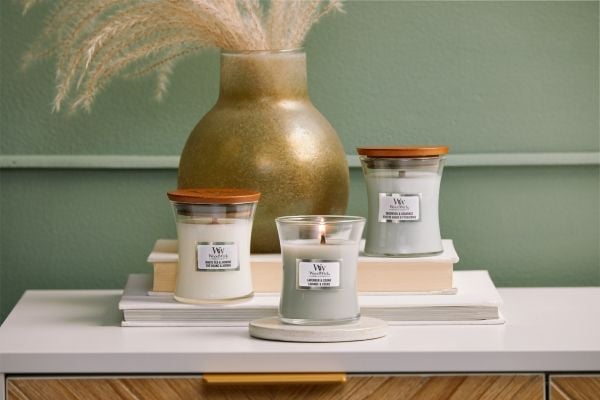 Yankee Candle WoodWick Medium Hourglass - Lavendel & Sedertre Yankee Candle WoodWick Medium Hourglass - Lavendel & Sedertre