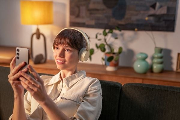 Philips TAH3209BG - Hodetelefoner med mikrofon - over-øret-montering - Bluetooth - trådløs - beige