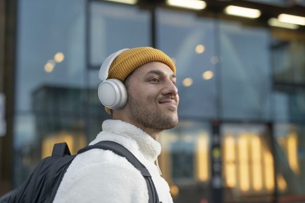 Philips TAH5209WT - Hodetelefoner med mikrofon - over-øret-montering - Bluetooth - trådløs - hvit