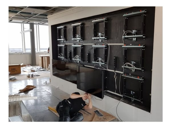 Multibrackets M Public Video Wall Mount Push HD - Monteringssett (veggmontering, saksearm, 8 låseknaster) - for flatpanel - jern - svart - skjermst...