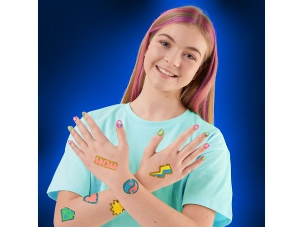 FabLab, neonhiusvärit ja pimeässä hohtava hiusgeeli.