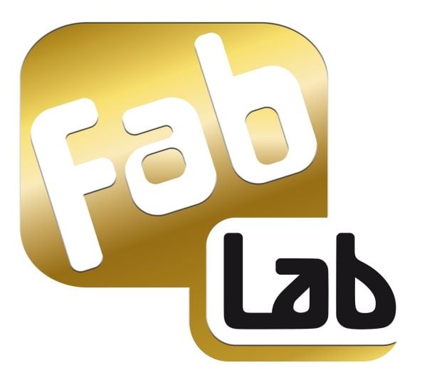 FabLab, neonhiusvärit ja pimeässä hohtava hiusgeeli.