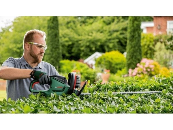 Bosch Universal HedgeCut 60, AC, 480 W, 3,5 kg, 241 mm, 1042 mm, 210 mm