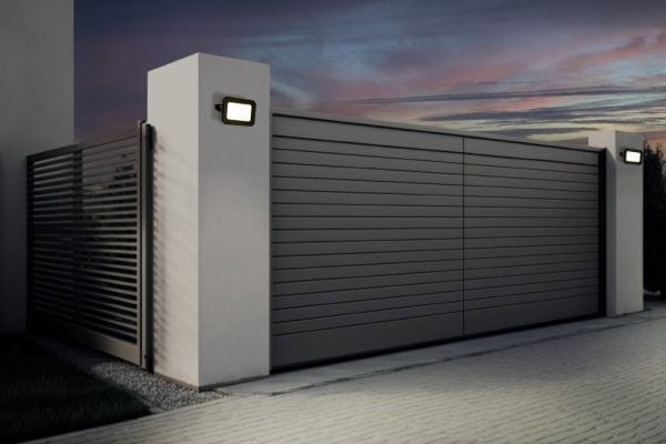 EGLO RISACCA-E 20W utendørs LED-flomlys - Sort