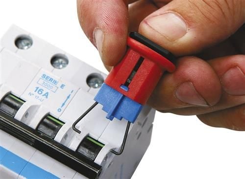 Lukituskannatin PIS Pin-In Std-käytössä oleva salpa