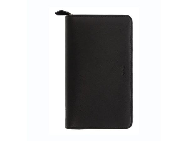Saffiano Personal Compact ZIP Musta208x125x30mm 0,34kg (1kpl)