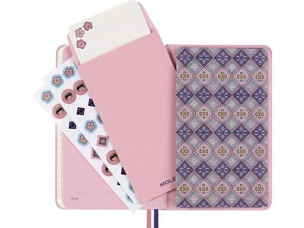 Sakura Classic Hard Ruled Pocket, Momoko Sakura
