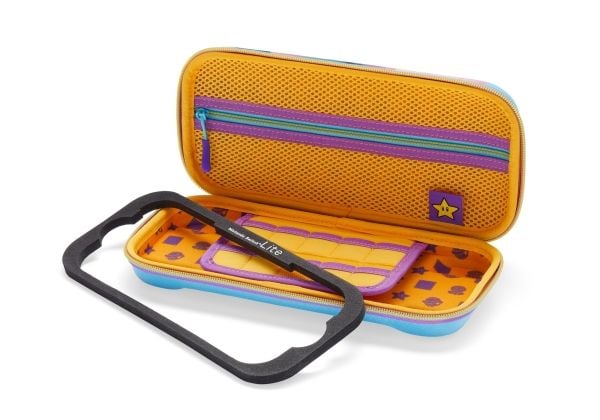 PowerA NSCS0302-01, Kova kotelo, Nintendo, Monivärinen, Naamio, Kumi, Nintendo Switch, Nintendo Switch Lite, Nintendo Switch OLED, Vetoketju, Vetok...