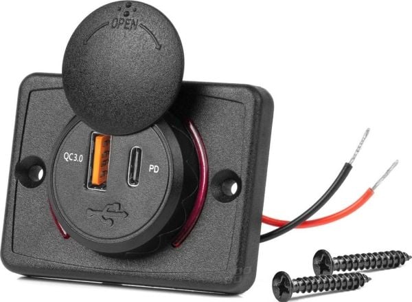AMiO bil-lader med USB-utganger vanntett firkantet USB + USB-C QC3.0 12V/24V (AMiO-04231)