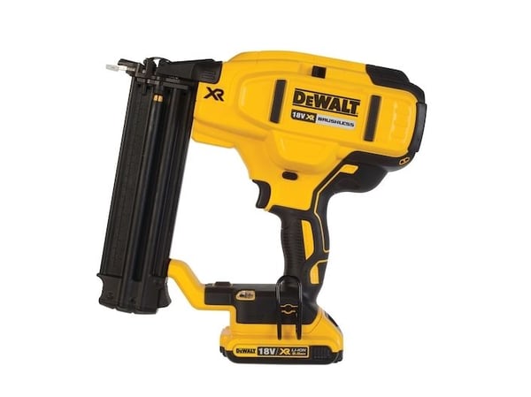 DEWALT 18V 18Ga 15-54mm 2x2.0Ah borstlös spikare DCN680D2