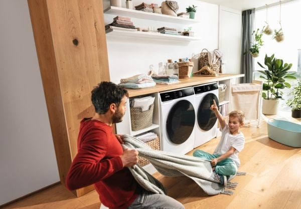 Gorenje DPNA83W, Frittstående, Frontmatet, Varme pumpe, Svart, Hvit, Rotasjon, Berøringskontroll, Svart