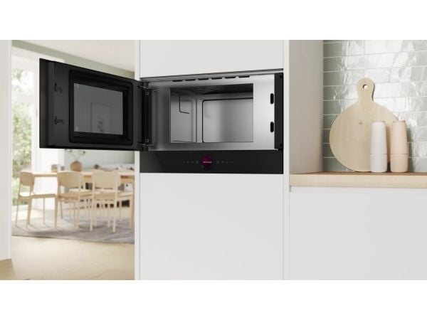 Bosch Serie 8 BFL9221B1, Inbyggd, Enbart mikrovågsugn, 21 l, 900 W, Inbyggd display, TFT