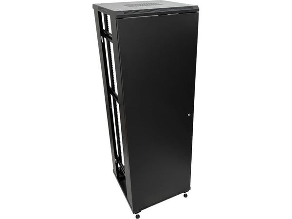 Q-Lantec palvelinkaappi 27U 800x1000, lasiovi edessä, rei'itetty teräs takaovi, lukko, 4 tukipalkkia, 4 säädettävää jalkaa, itseasennettava, musta ...