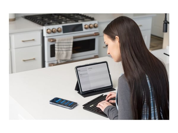 ZAGG Pro Keys 2 - Tastatur og folioveske (foliodekke) - bakgrunnsbelyst - trådløs - Bluetooth - QWERTY - Nordisk - for Apple 11-inch iPad Air (M2, M3)