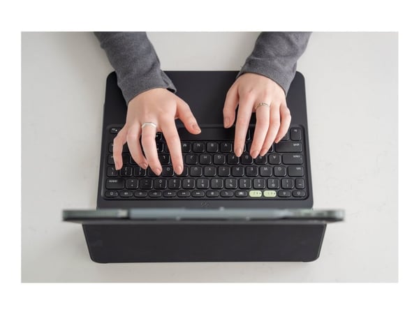 ZAGG Pro Keys 2 - Tastatur og folioveske (foliodekke) - bakgrunnsbelyst - trådløs - Bluetooth - QWERTY - Nordisk - for Apple 11-inch iPad Air (M2, M3)