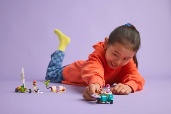 LEGO Friends 42641 Lekesett med surfende hunder og scooter