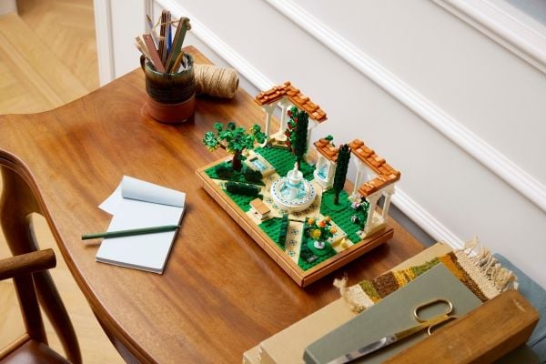 LEGO Icons 10359 Hage med fontene