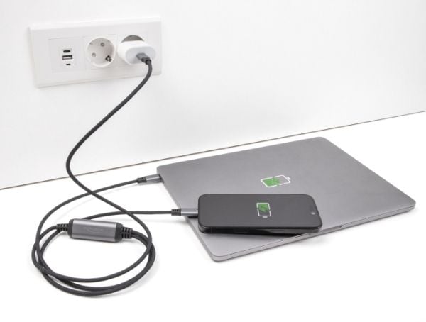 Delock USB-C Y-kabel 1 x hann til 2 x hann PD 3,0 100 W Intelligent strømfordeling 1,2 m