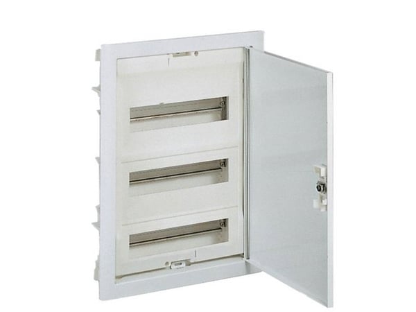 Legrand 001433 1433 Pieni jakokeskus Upotettu Rivien lukumäärä = 3 Sisältö 1 kpl