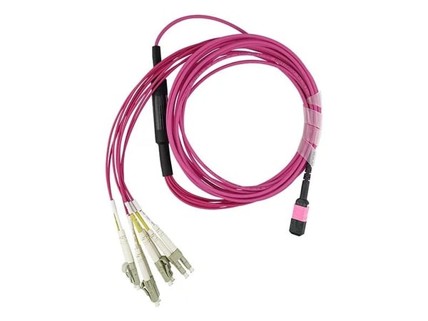 Yhteensopiva HPE R1N86A BlueOptics kuituoptiikan katkaisukaapeli, MPO/UPC, 4xDuplex LC/UPC, 3 metriä, multimode G50/125µm, OM4, merkkikuitu, 3.0mm ...