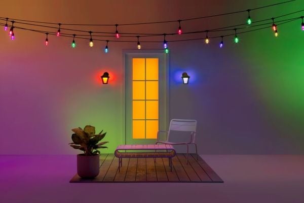 WiZ Garden Lighting Classic vegglampe svart smart LED - farget og hvitt lys - 230V