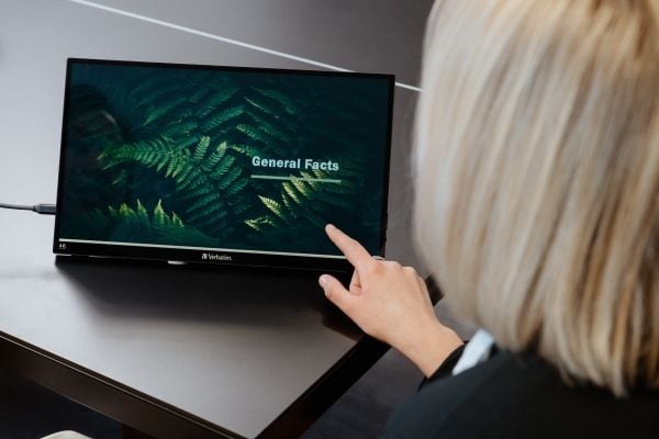 Verbatim PMT-15-4K - LCD-skjerm - 15.6" - portabel - berøringsskjerm - 3840 x 2160 4K - IPS - 350 cd/m² - 1000:1 - 6 ms - HDMI, 2xUSB-C
